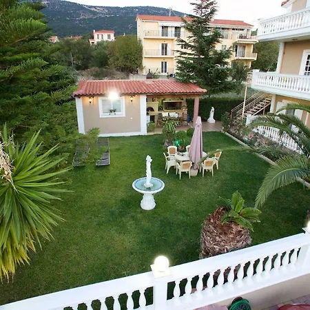 Helenas Apartment Razata